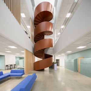 Varia Vehkalan ammattiopiston portaikko