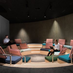 Innovaatio- ja Vierailukeskus Joki Amfiteatteri